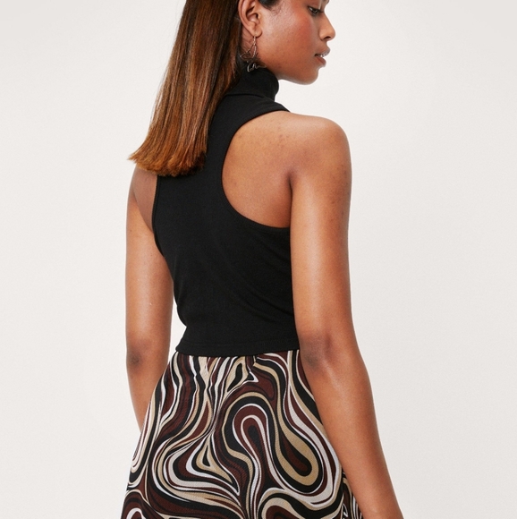 NWT NASTY GAL premium ribbed high neck crop tank - Picture 3 of 4